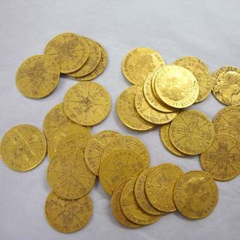 irish gold coins2 - 17th century Gold coins found under Irish pub floor